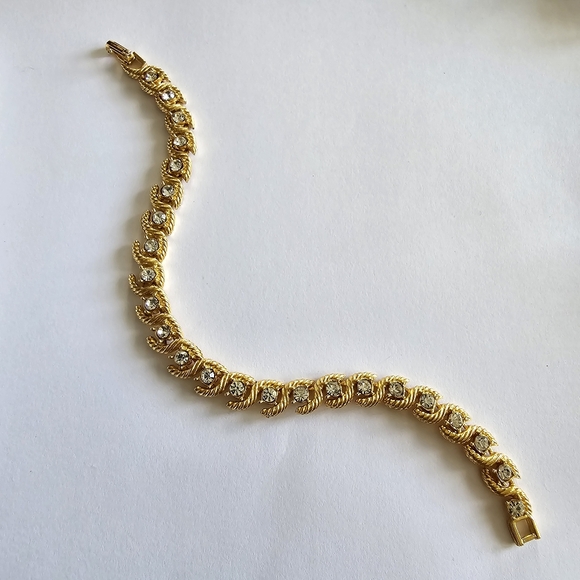 Vintage bracelet clear rhinestones Gold tone tennis elegant classic diamante - Picture 5 of 9